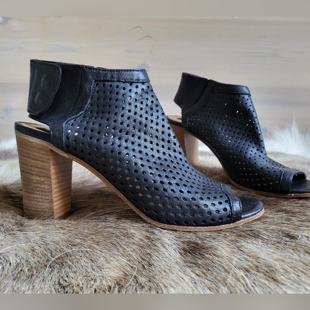 Steve Madden Vero Cuoio Leather Peep Toe Suzy Bootie (note pics)